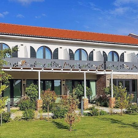 Boutique 23 Otel Douăzeci şi Trei August Dış mekan fotoğraf