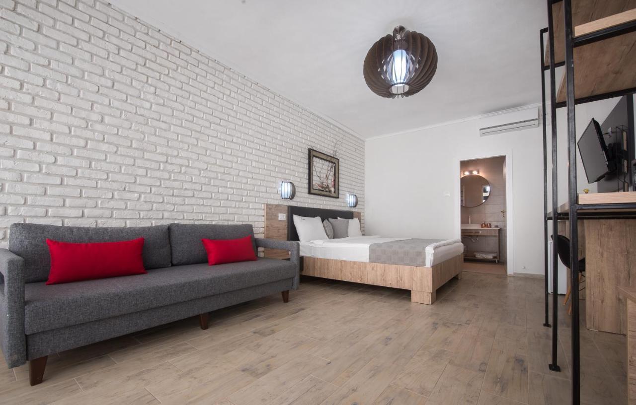 Boutique 23 Otel Douăzeci şi Trei August Dış mekan fotoğraf