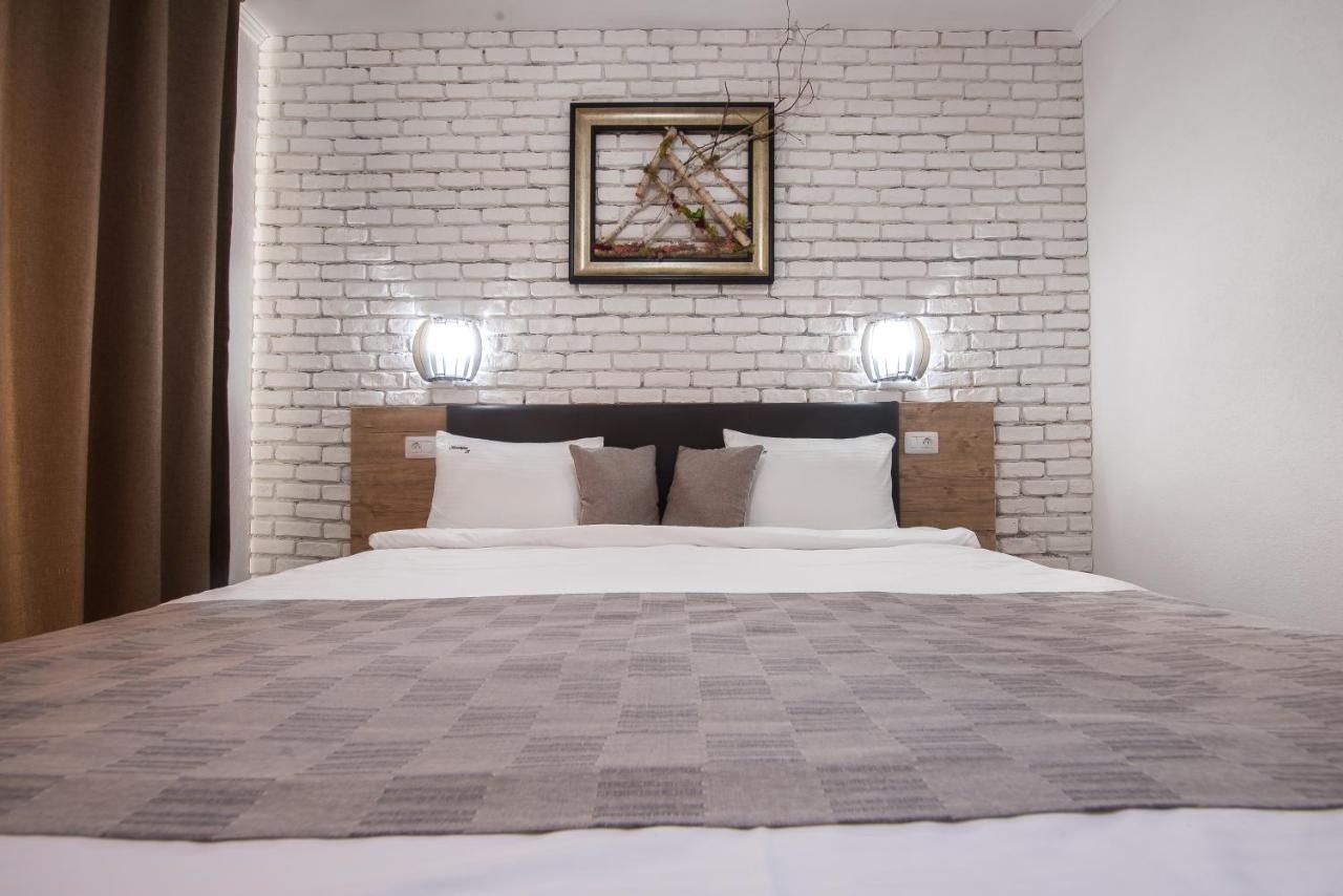 Boutique 23 Otel Douăzeci şi Trei August Dış mekan fotoğraf