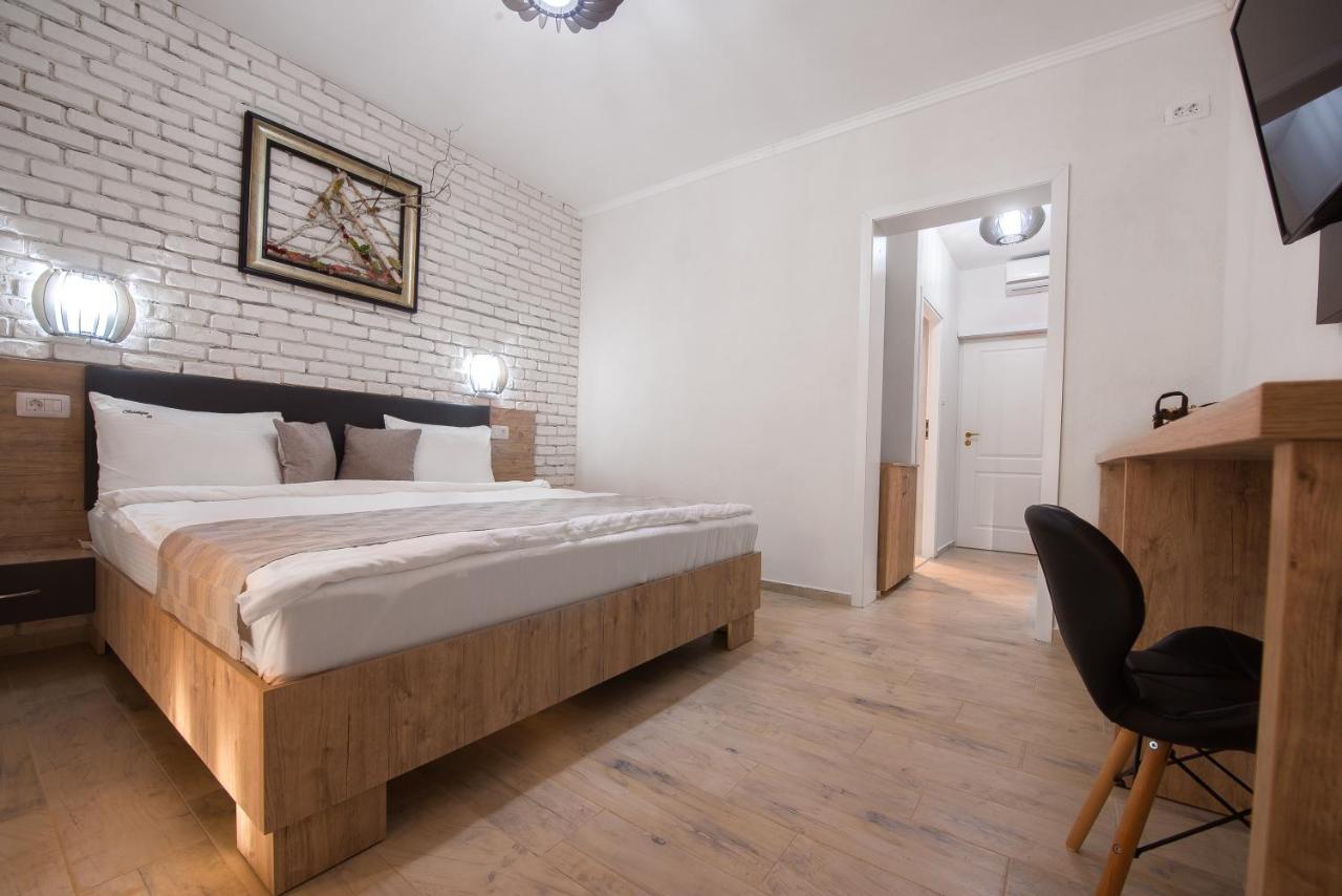 Boutique 23 Otel Douăzeci şi Trei August Dış mekan fotoğraf