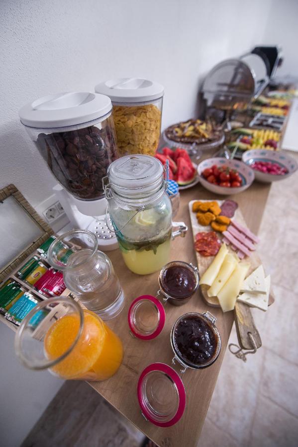 Boutique 23 Otel Douăzeci şi Trei August Dış mekan fotoğraf