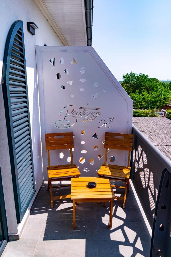 Boutique 23 Otel Douăzeci şi Trei August Dış mekan fotoğraf
