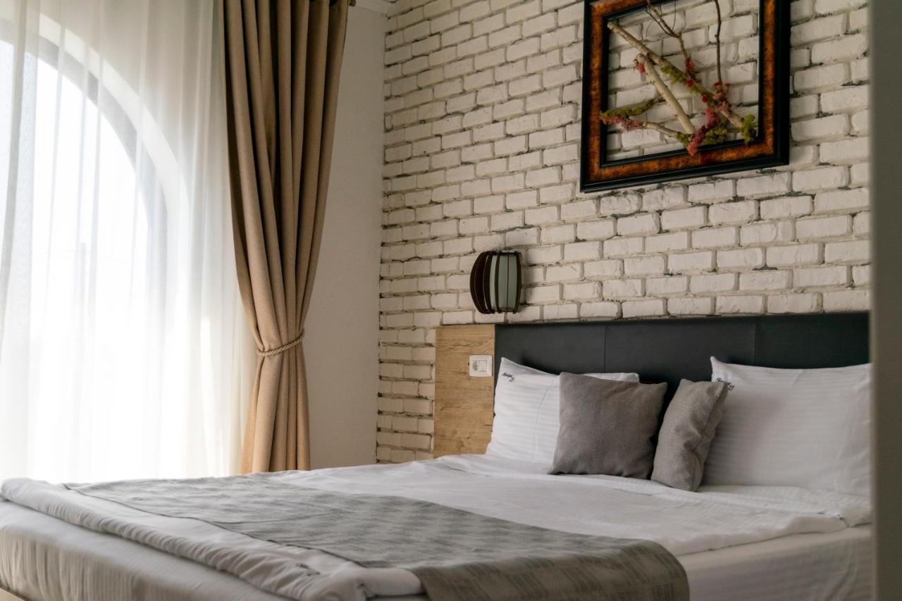 Boutique 23 Otel Douăzeci şi Trei August Dış mekan fotoğraf