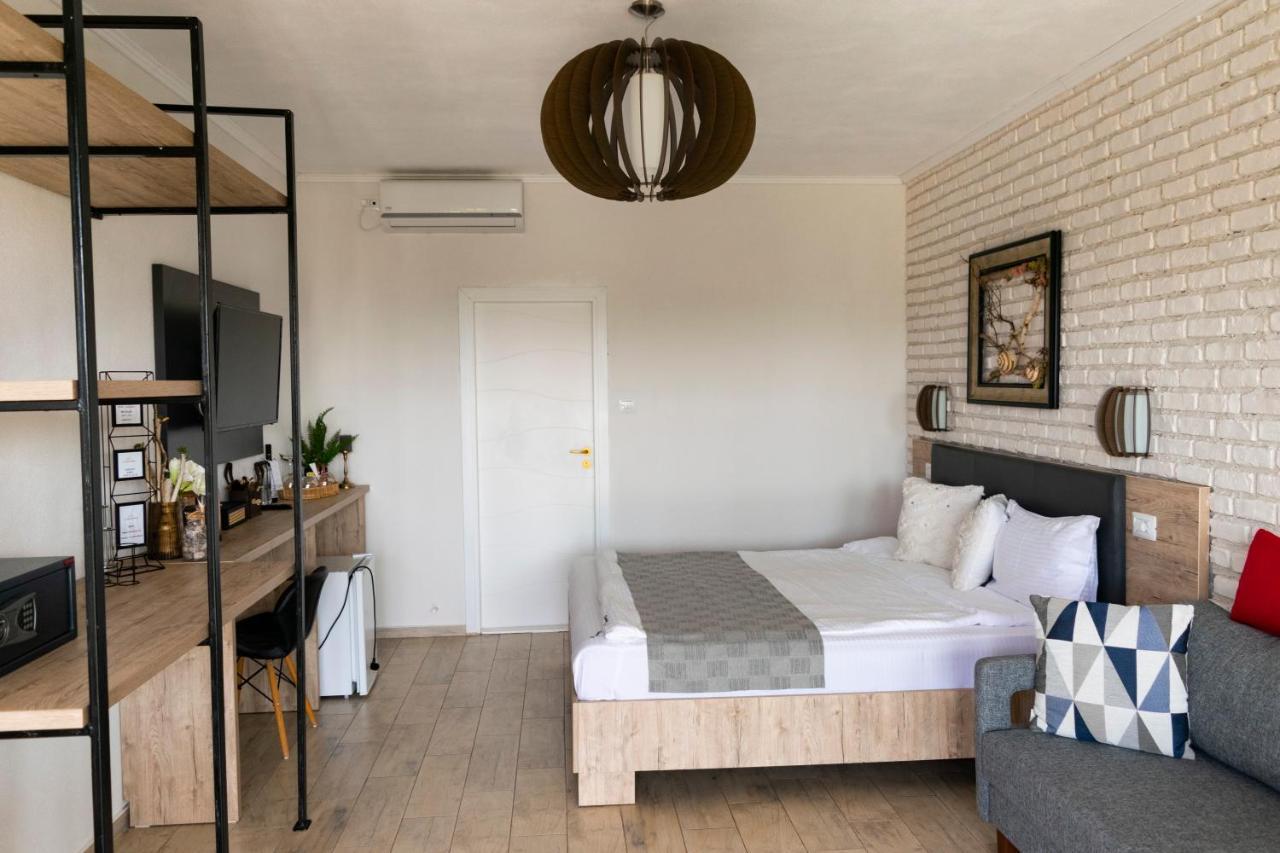 Boutique 23 Otel Douăzeci şi Trei August Dış mekan fotoğraf
