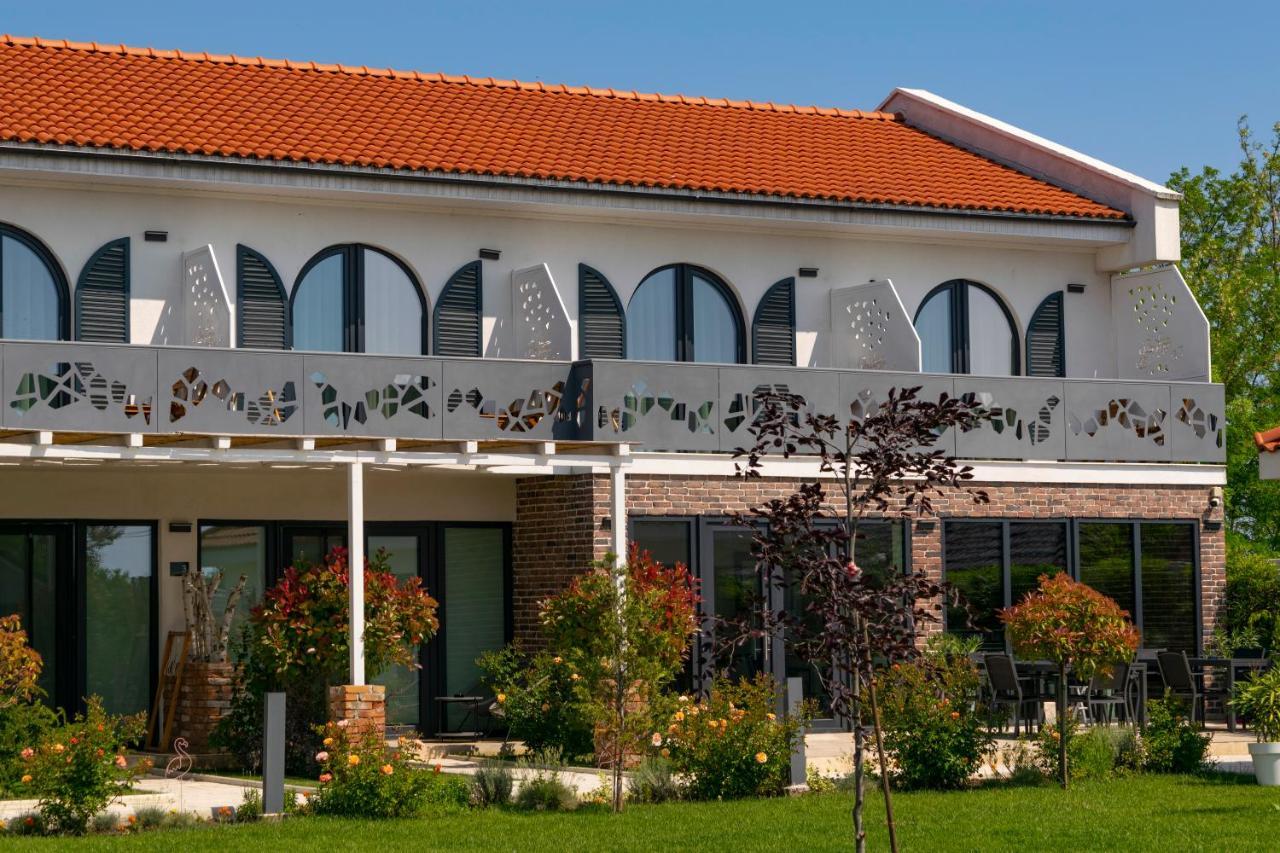 Boutique 23 Otel Douăzeci şi Trei August Dış mekan fotoğraf