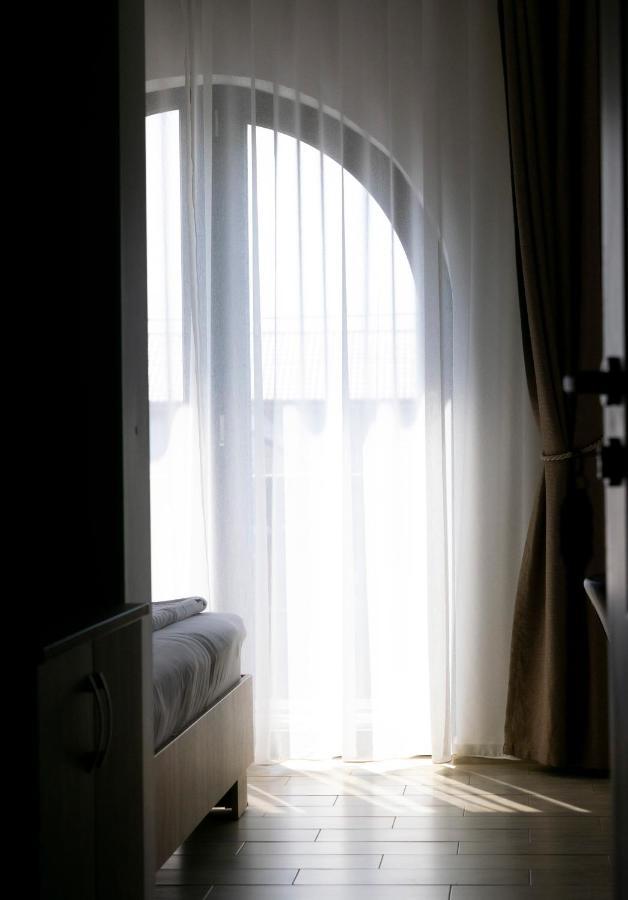 Boutique 23 Otel Douăzeci şi Trei August Dış mekan fotoğraf