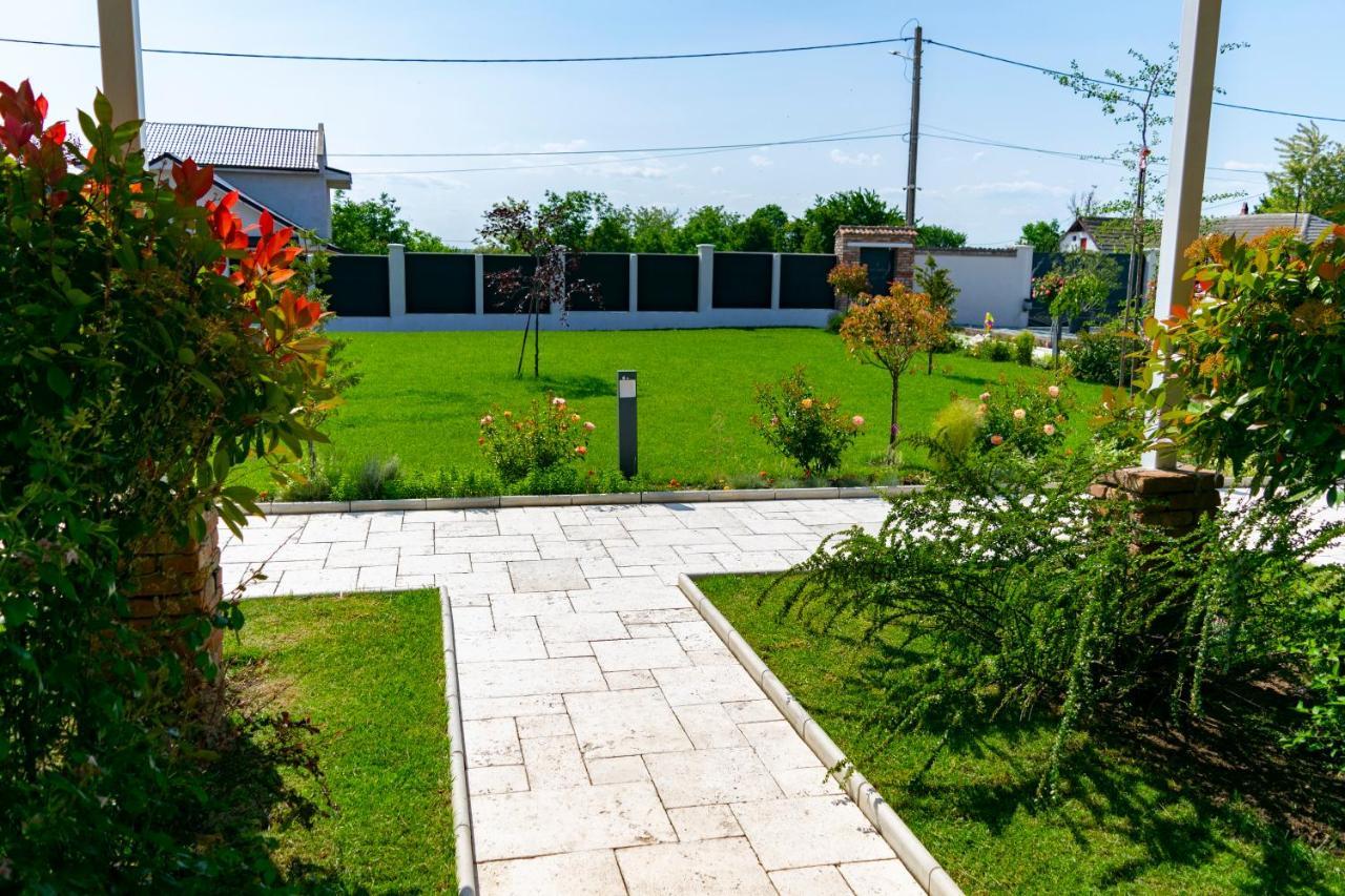 Boutique 23 Otel Douăzeci şi Trei August Dış mekan fotoğraf
