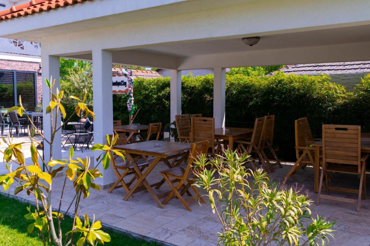 Boutique 23 Otel Douăzeci şi Trei August Dış mekan fotoğraf
