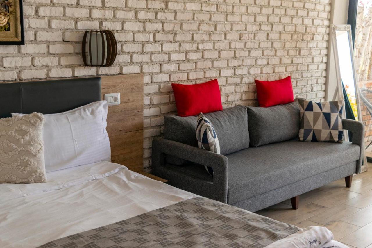 Boutique 23 Otel Douăzeci şi Trei August Dış mekan fotoğraf