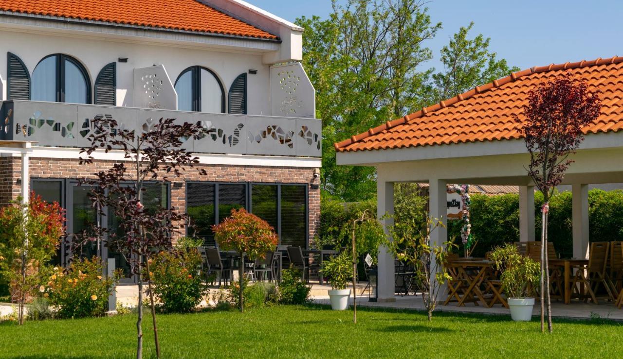 Boutique 23 Otel Douăzeci şi Trei August Dış mekan fotoğraf